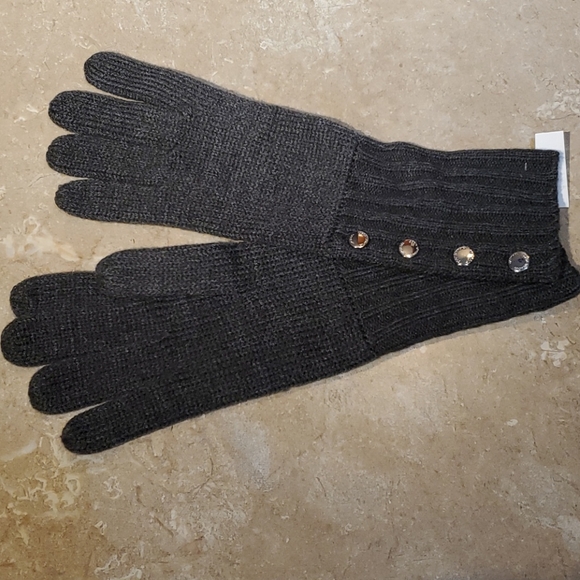 Michael Kors Gray Acrylic Gloves - Picture 2 of 2